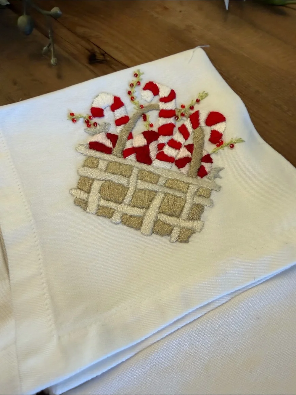 Williams-Sonoma White Embroidered Cotton Cocktail Napkins Christmas Holidays (6)